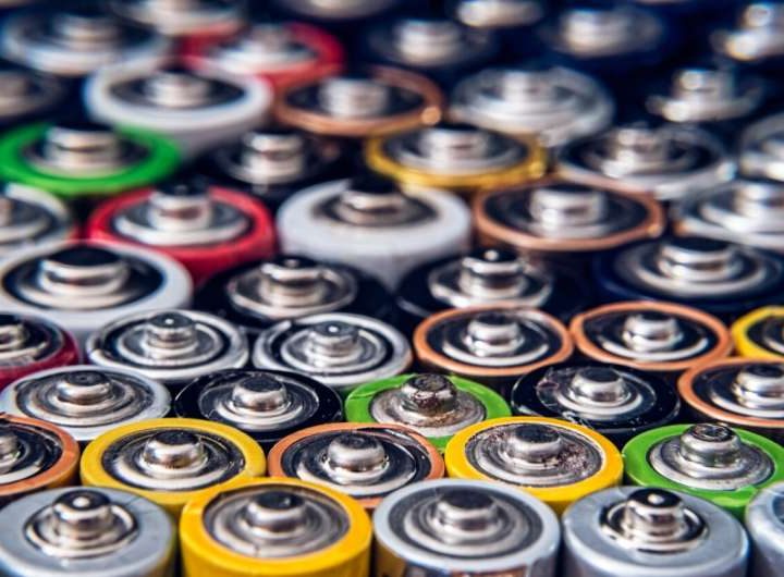 Scientists finds faster, cleaner way to extract lithium from battery waste