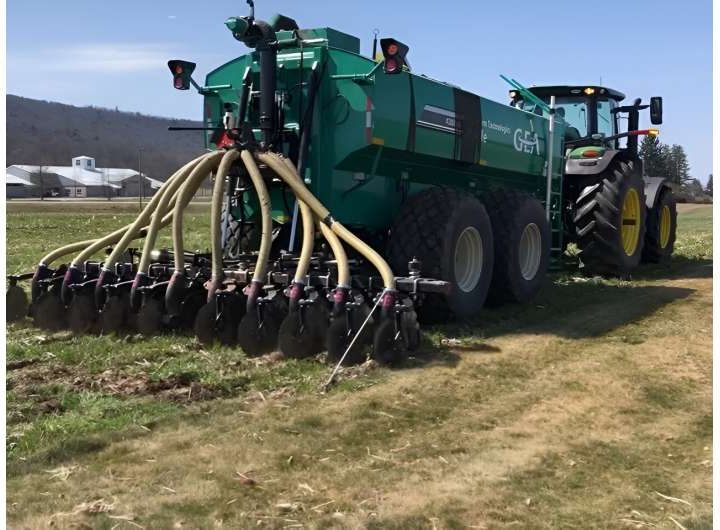 Injecting manure into growing cover crops can cut pollution, support corn crops