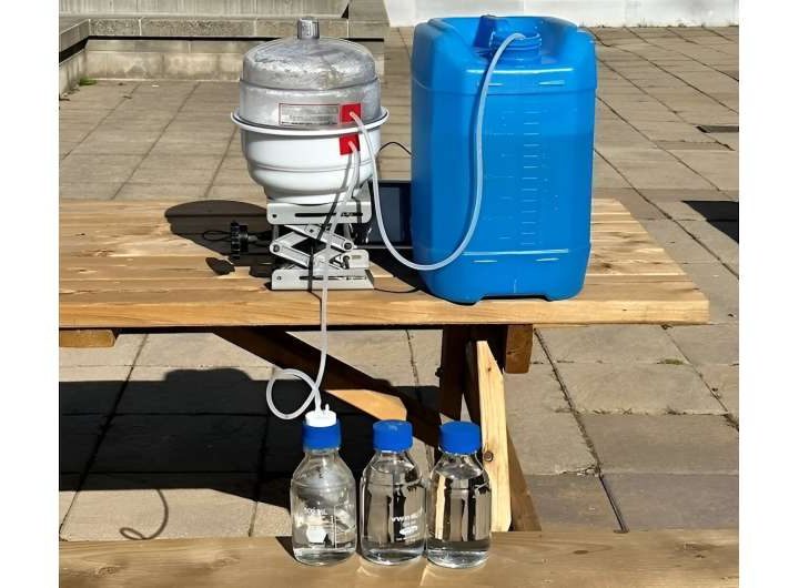 Energy-efficient device uses solar power to turn seawater into fresh water