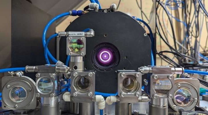 Researchers develop a laser that produces the strongest ultra-short laser pulses to date