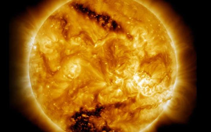 Researchers uncover role of plasma waves in mysterious heating of sun’s corona