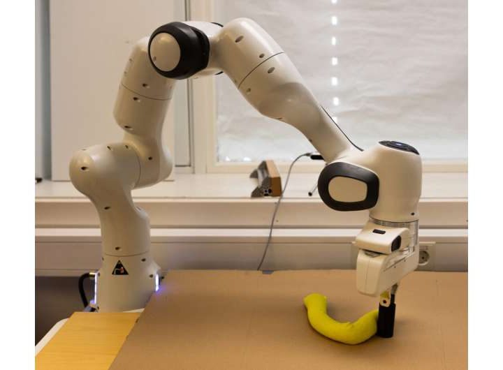 AI allows new robot to manipulate soft and pliable objects