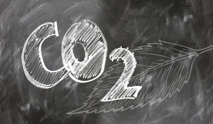 New study emphasizes value of a carbon tax to effectively decarbonize the economy