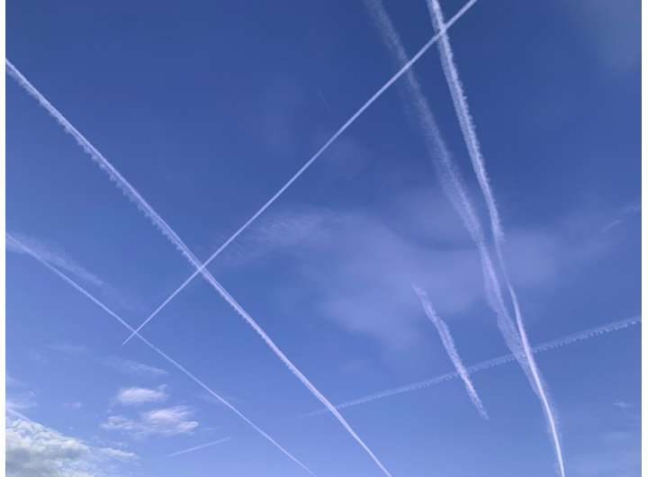 Scientists investigate contrail formation to reduce climate impact