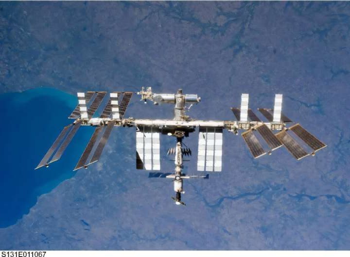 Transport phenomena and fundamental physics investigated in the microgravity of the ISS