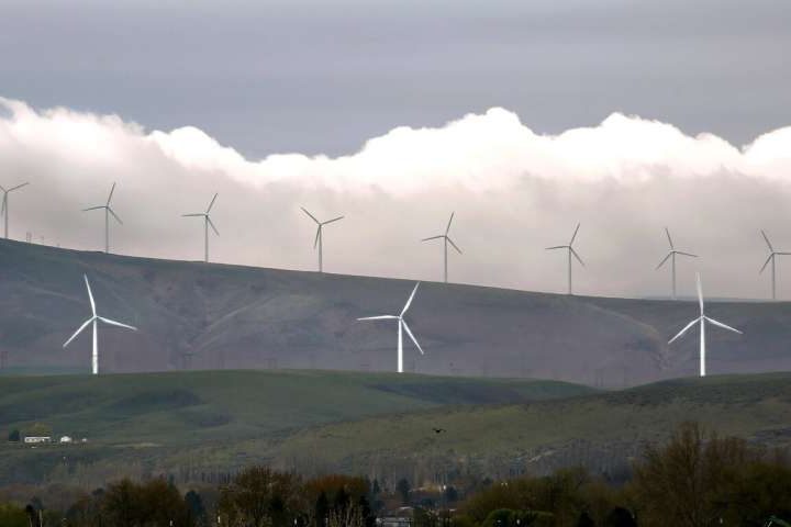 Washington governor OKs massive new wind farm and urges swift turbine approvals