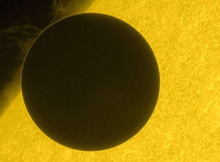 A rare Venus solar transit helps unravel exoplanet atmospheres