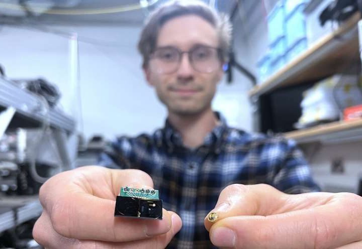 Bringing the power of tabletop precision lasers for quantum science to the chip scale