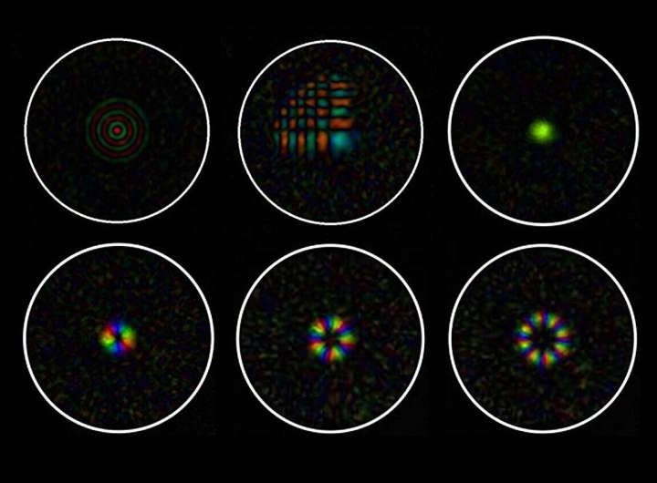 Microscopy at the tip of a hair-thin optical fiber: New approach pre-shapes light for unprecedented control